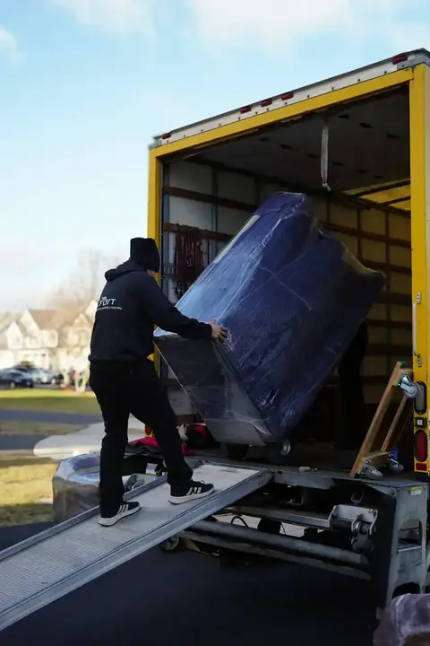 FLYT Moving crew loading a single-family home off Dale Boulevard in Dale City, VA