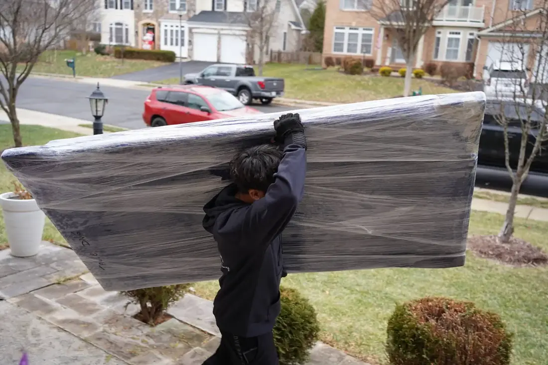 FLYT Moving crew loading a single-family home in Somerset near Route 29 in Gainesville, VA